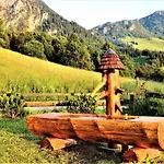 4 Bergpanorama Mit Herrlicher Alpinen Almlandschaft Fuer Absolute Nichtraucher